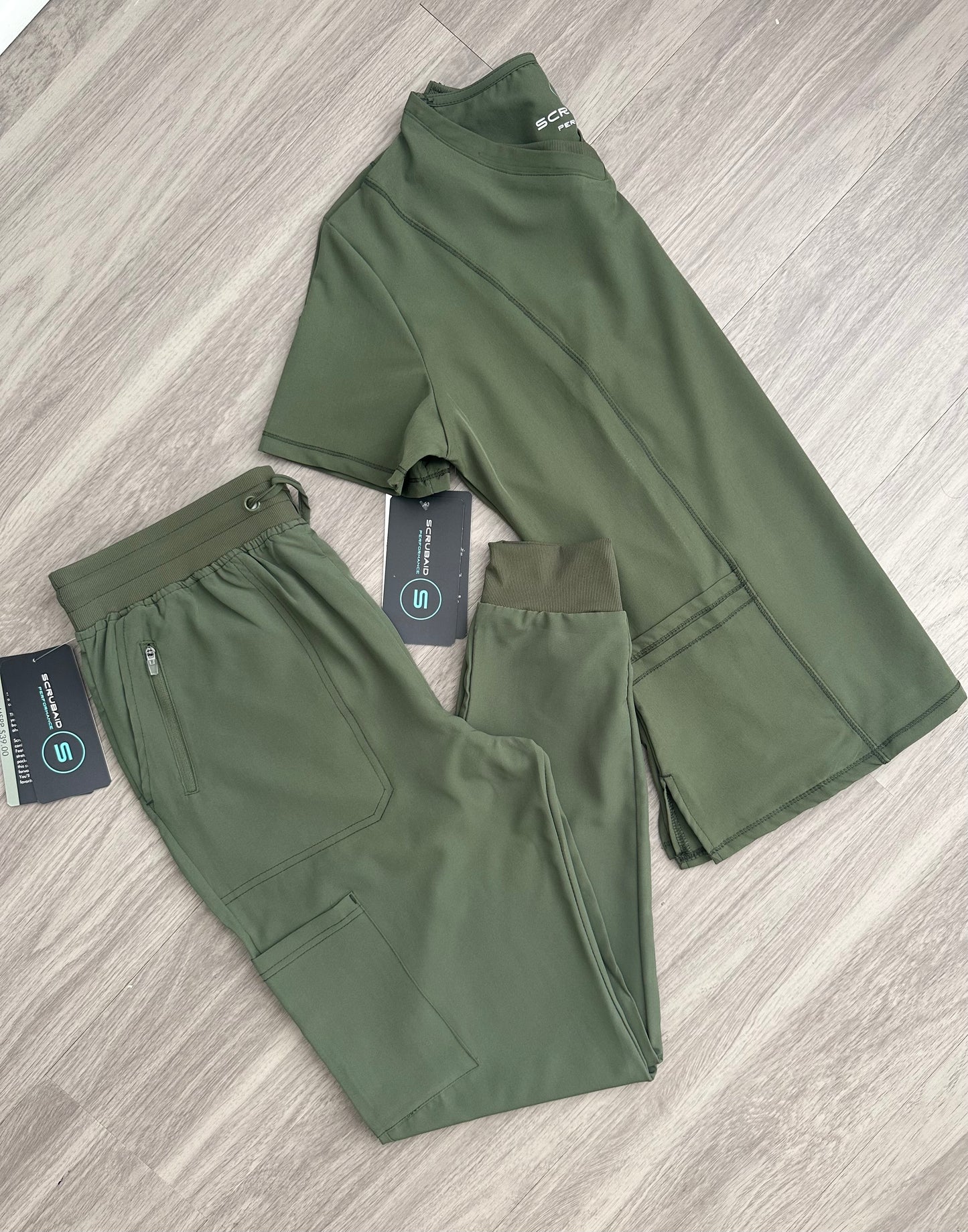 Scrubaid Jogger Set 13002 – Comodidad, Funcionalidad y Estilo Profesional