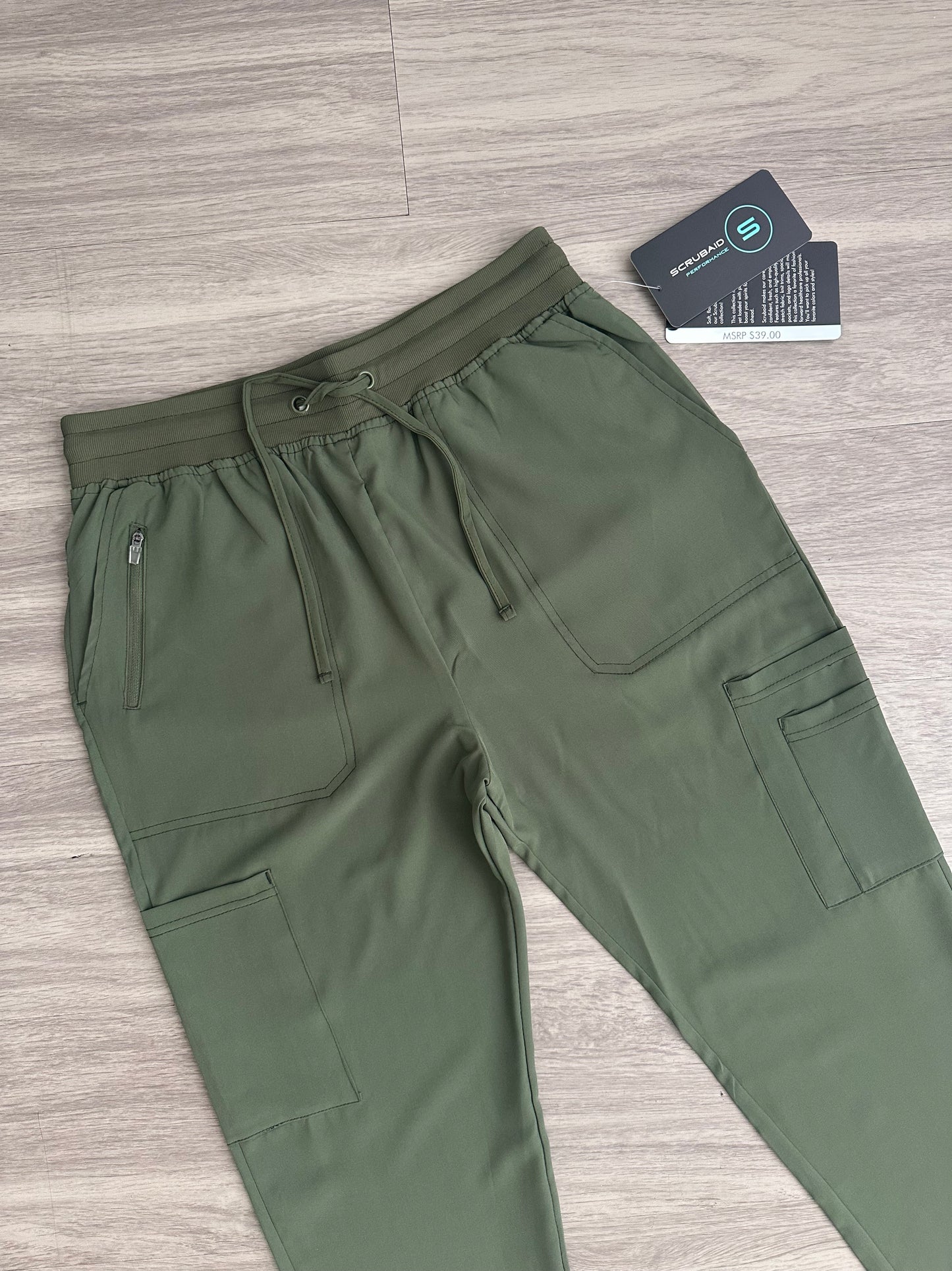 Scrubaid Jogger Set 13002 – Comodidad, Funcionalidad y Estilo Profesional