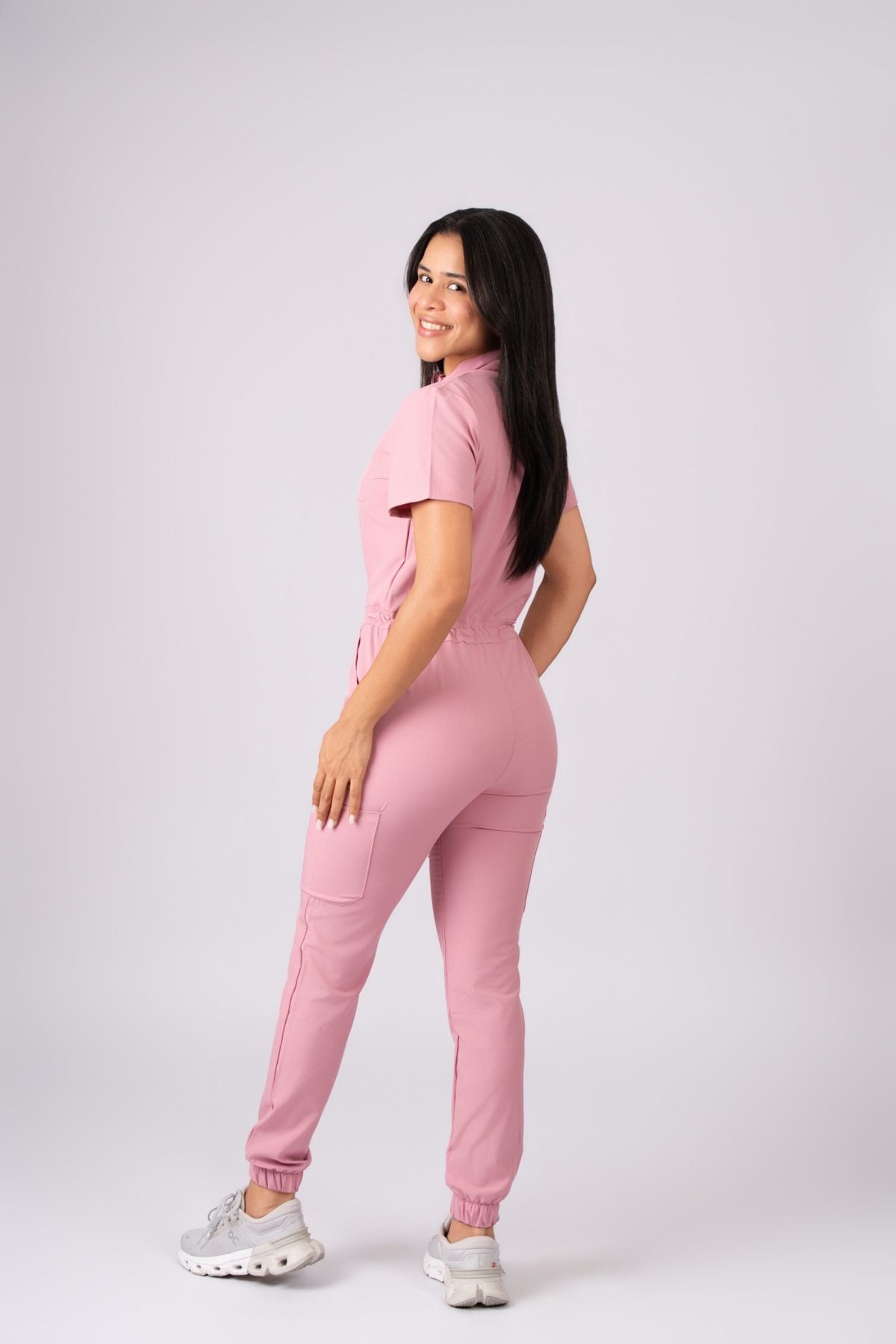 EliteMed Performance Jumpsuit 1823 – Comodidad, Funcionalidad y Estilo Profesional
