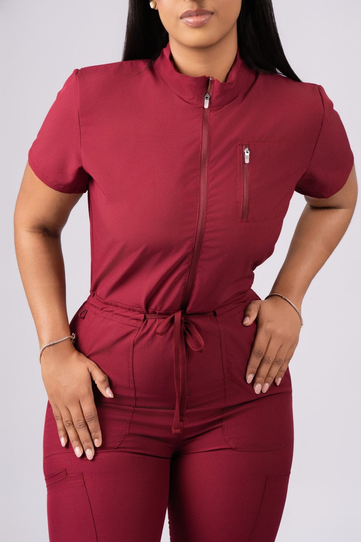 EliteMed Performance Jumpsuit 1823 – Comodidad, Funcionalidad y Estilo Profesional