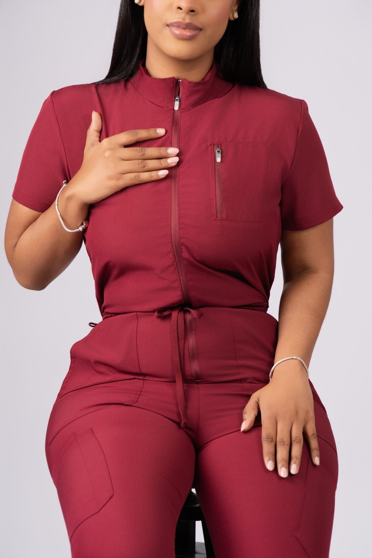 EliteMed Performance Jumpsuit 1823 – Comodidad, Funcionalidad y Estilo Profesional