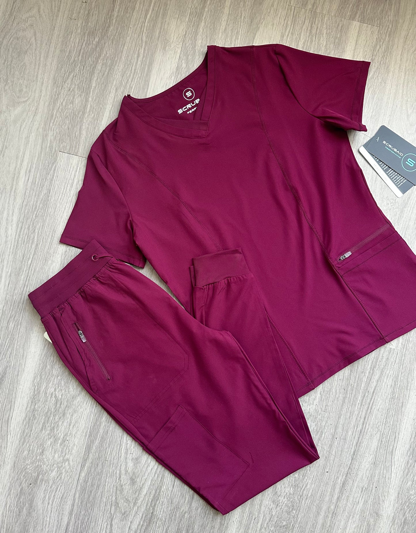 Scrubaid Jogger Set 13002 – Comodidad, Funcionalidad y Estilo Profesional