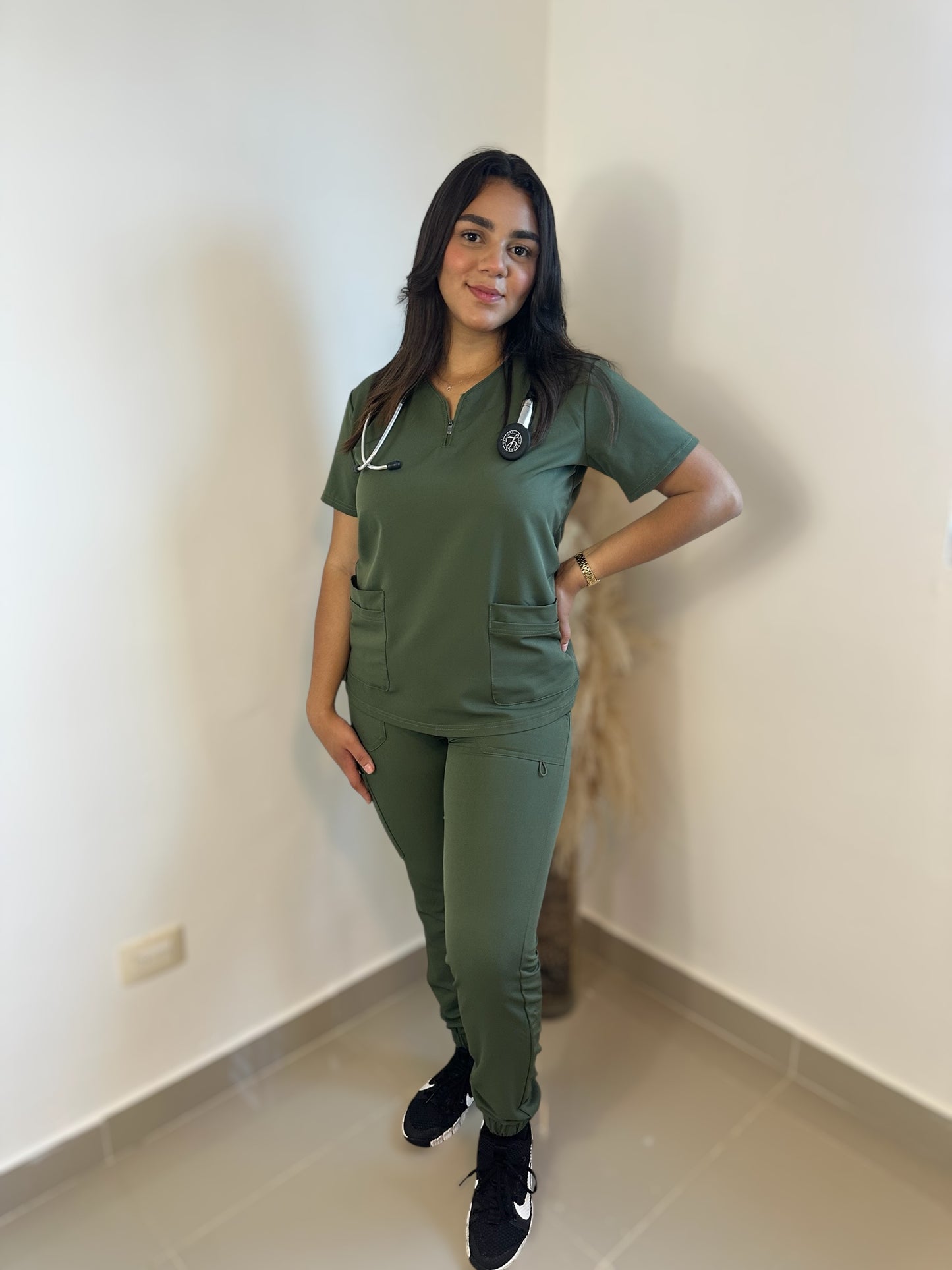 Karisma Jogger Set 1605 – Cuello Zip Clásico